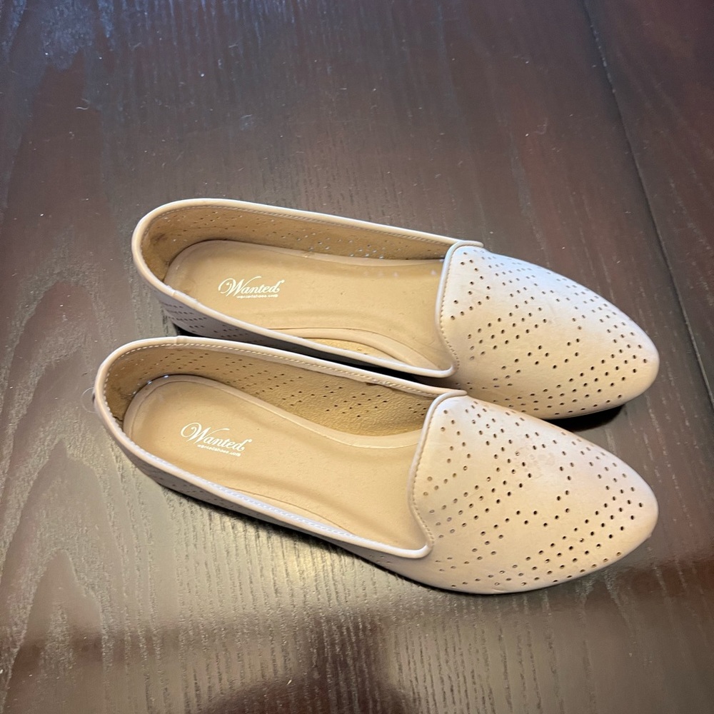 Wanted Tan slip on loafers. In perfect condition.
